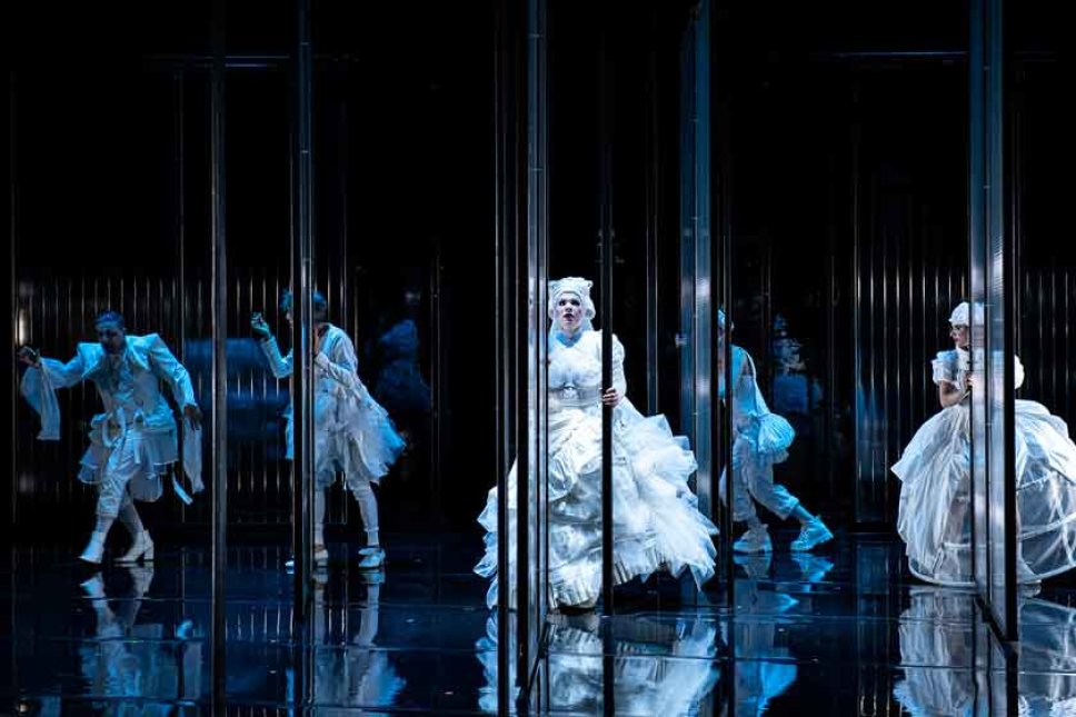 Theaterschauspieler auf der Bühne