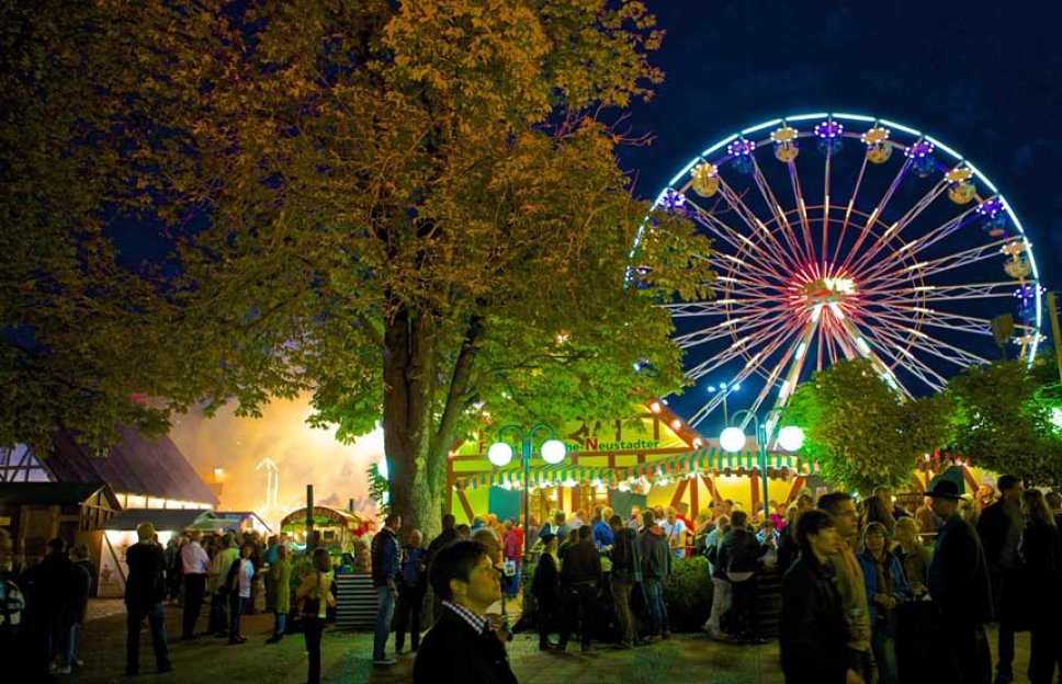 Festplatz Weinlesefest bei Nacht