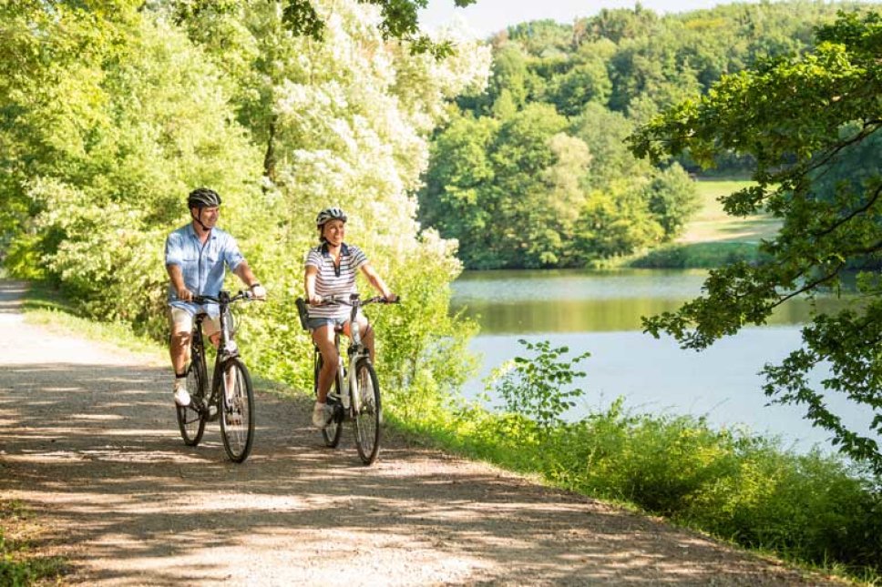 Fahrradfahrer auf einem Radweg