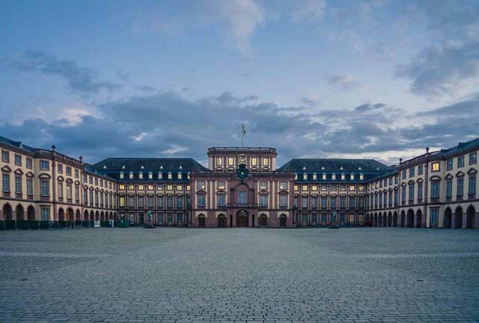 Blick von vorne auf das Mannheimer Schloss
