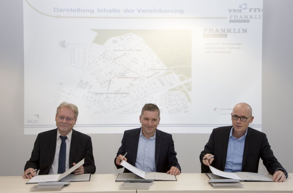 Vertragsunterzeichnung Roboshuttle 24-11-2017