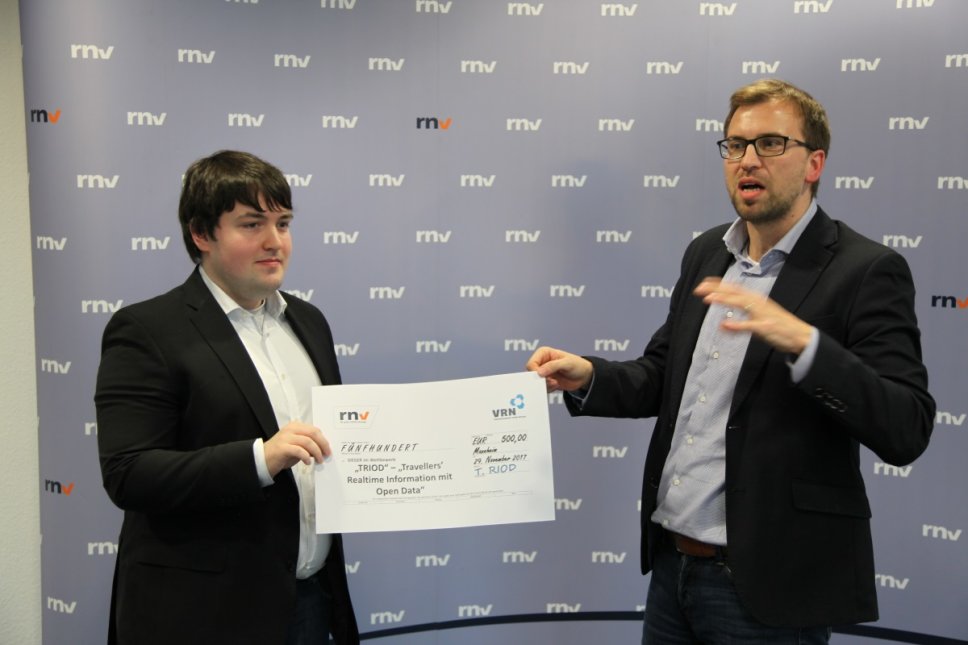 Foto-trio-preisverleihung2017-zweiter Gewinner-till Menke Rnv-kl